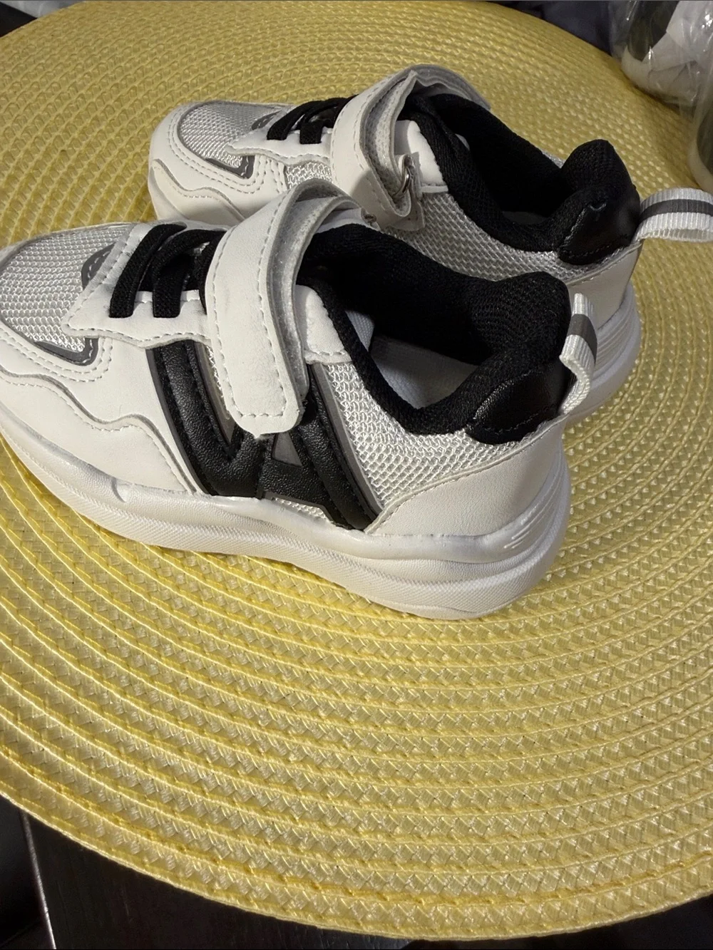 No Boundaries Kids White and Black Velcro Sneakers